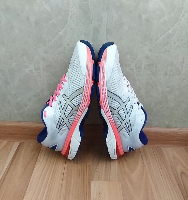 ASICS - ігрові жін. кросівки р.40, люкс