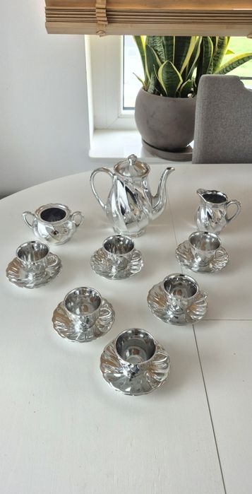 Ekskluzywny japoński serwis do kawy – 15-elementowa perła dla konesera