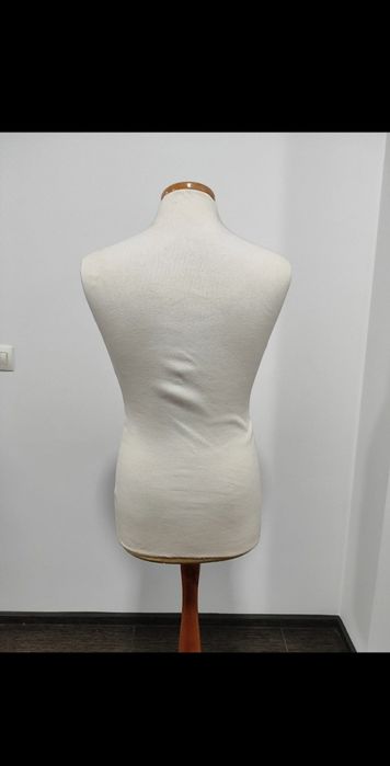 Manequim tronco madeira