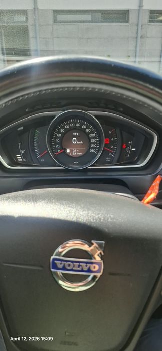 “Volvo V40 D2 | Revisões em dia, super económico | Impecável.