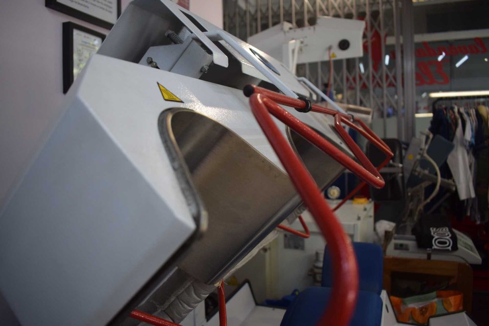 Máquina profissional COCCHI de passar camisas, casacos e blusões