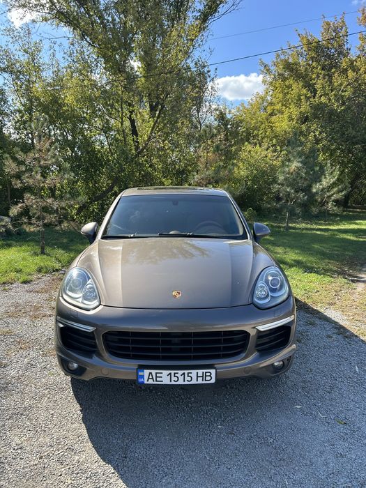Продам porsche cayenne 2015 года 3.6 бензин