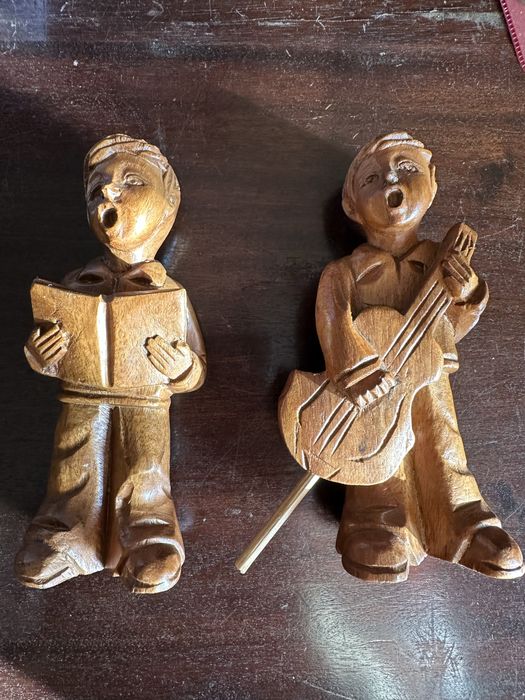 Par de Esculturas em Madeira Entalhada – Coro Musical – 1982