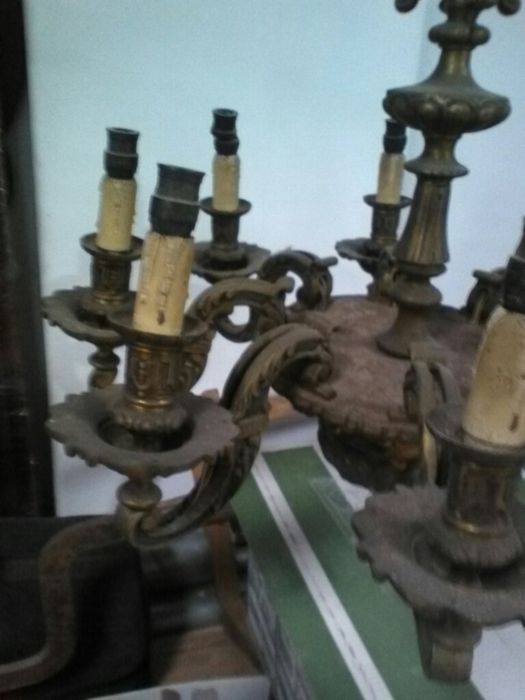 Lustre em bronze e latão