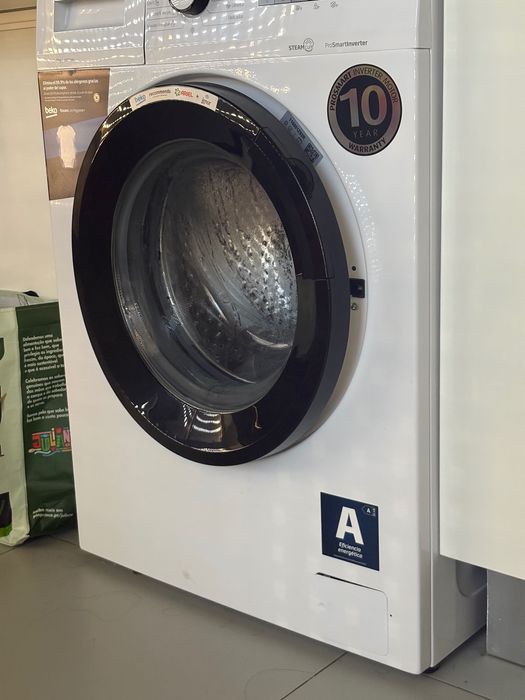 Sofá e máquina lavar roupa