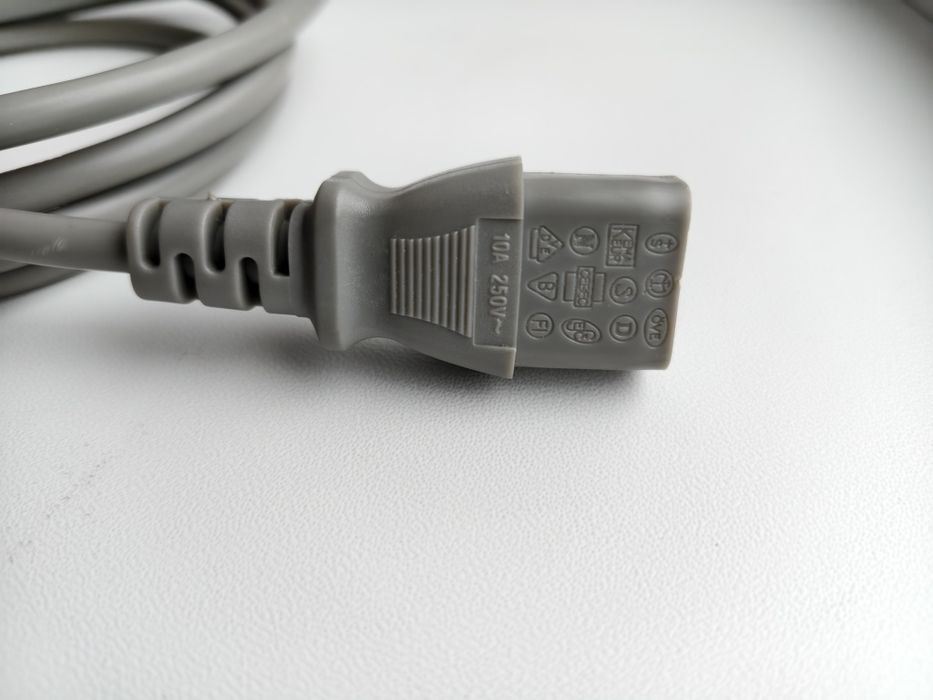 Кабель живлення IEC-C13/C14, 1.8m
