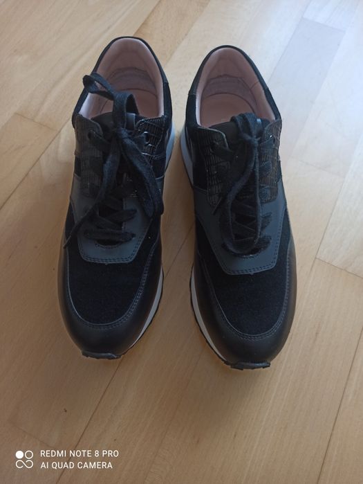 Шкіряні кросівки