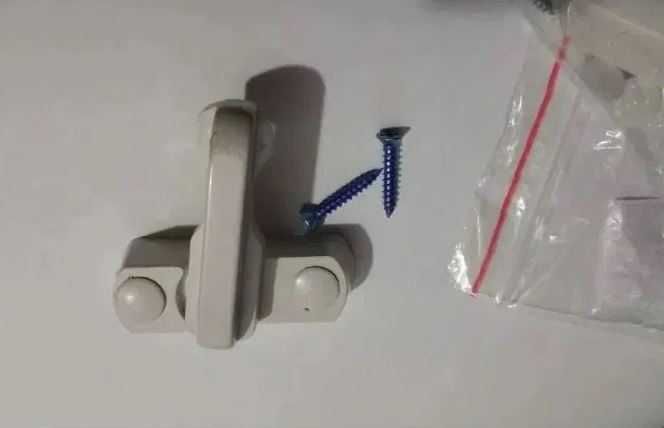 Защелка 2шт, фиксатор, блокиратор на пластиковые окна, двери BSL