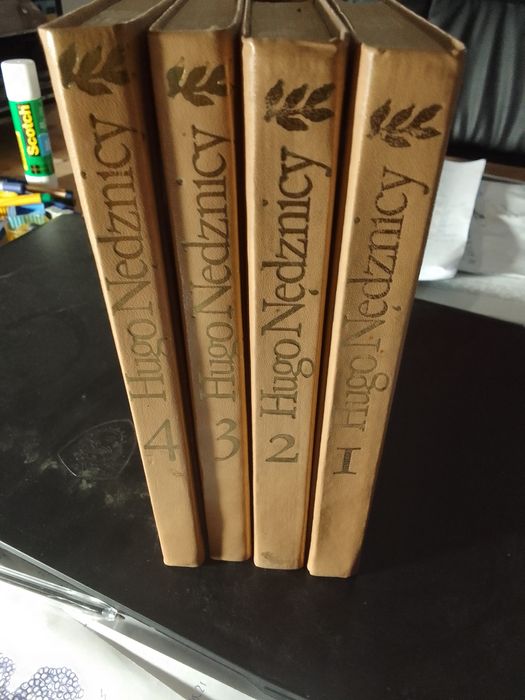 "Nędznicy" Hugo 4 części