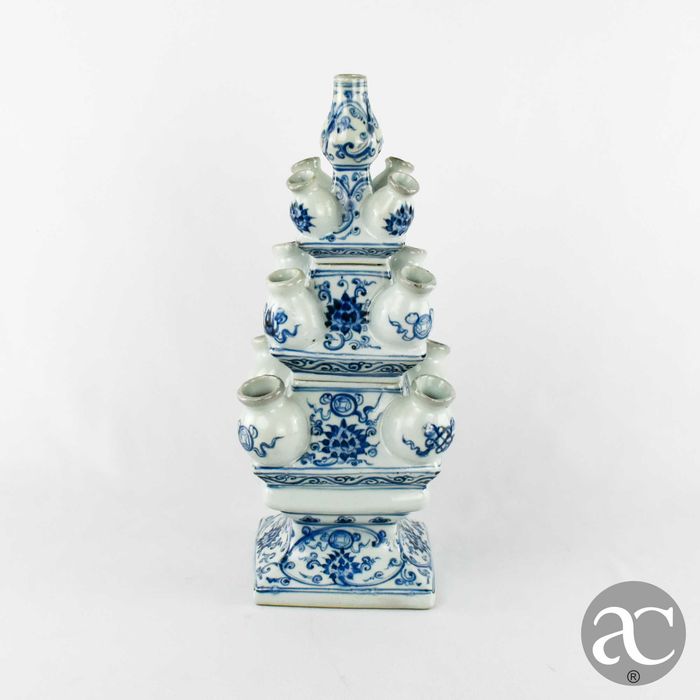 Rara Floreira Porcelana da China, em forma de Pagode, República