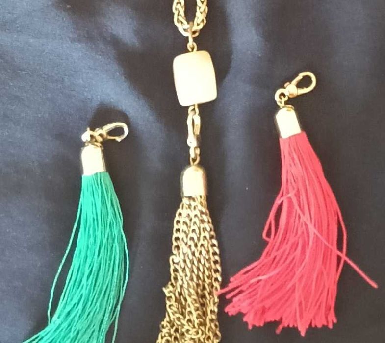 Colar comprido dourado com 3 pendentes amovíveis