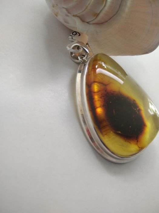 Niezwykły srebrny wisior z bursztynem srebro 925  945