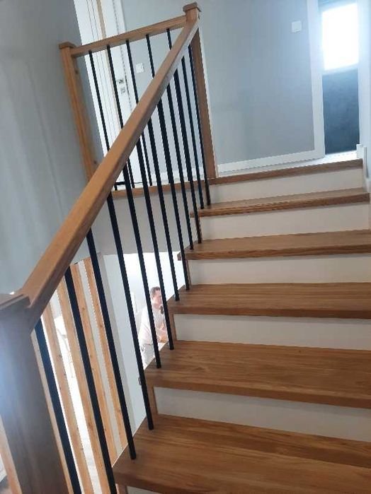 Schody drewniane, dębowe, jesionowe, z montażem