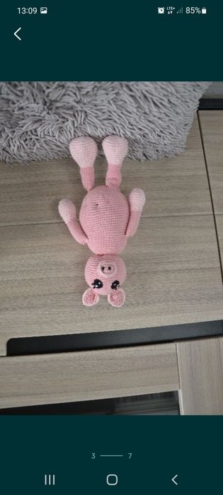 Ręcznie robiony na szydełku pluszak, maskotka świnka Jadzia