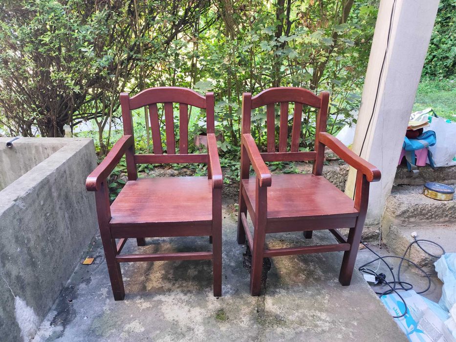 Lote de 4 cadeiras madeira robusta