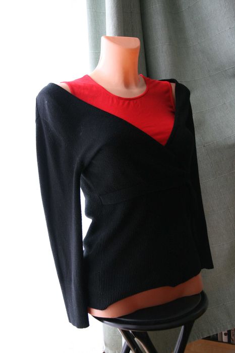 Czarny dzianinowy kopertowy lekki sweter