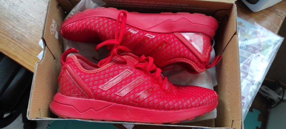 Ténis Adidas vermelho