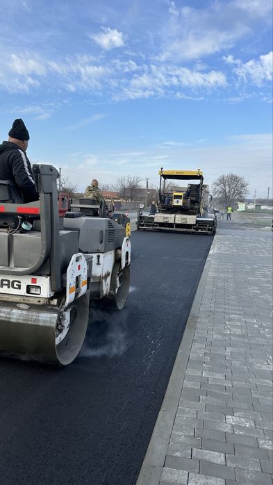 Робота Кремечуг спеціалістам в дорожном будівництва і укладання тротуарной плитки а також навчання по укладанню тротуарной бруківки ФЕМ.
