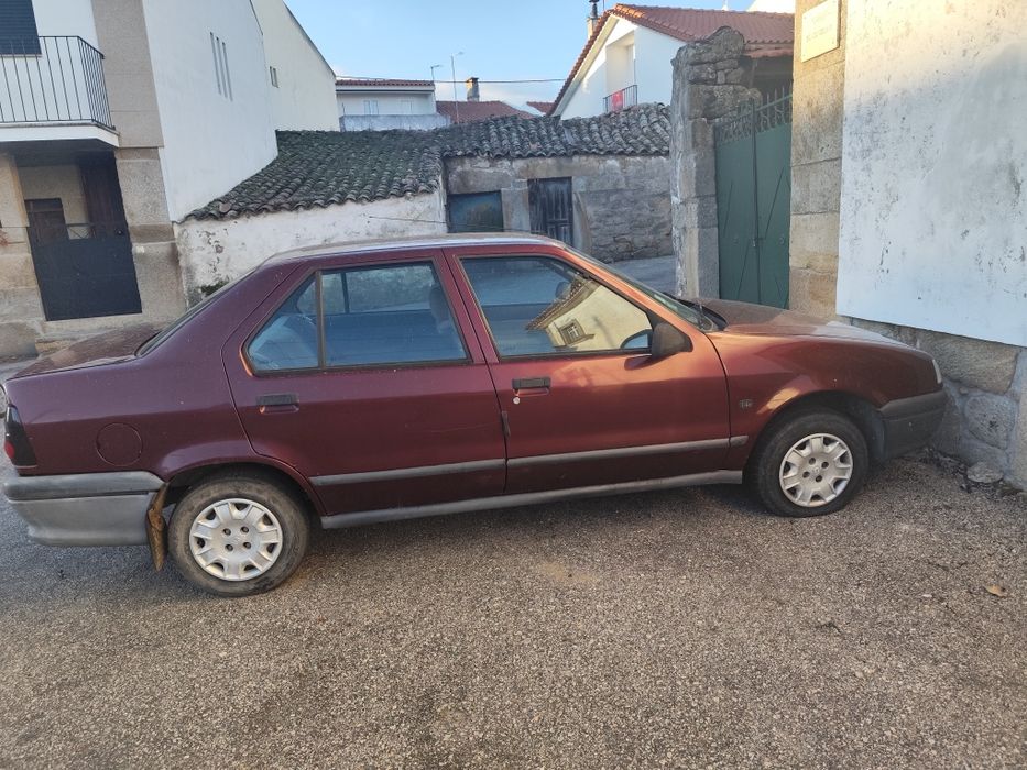Renault 19 motor avariado.