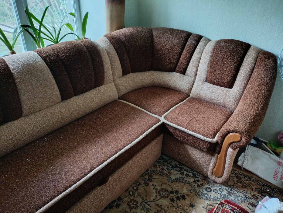 Диван кутовий  в хорошому стані