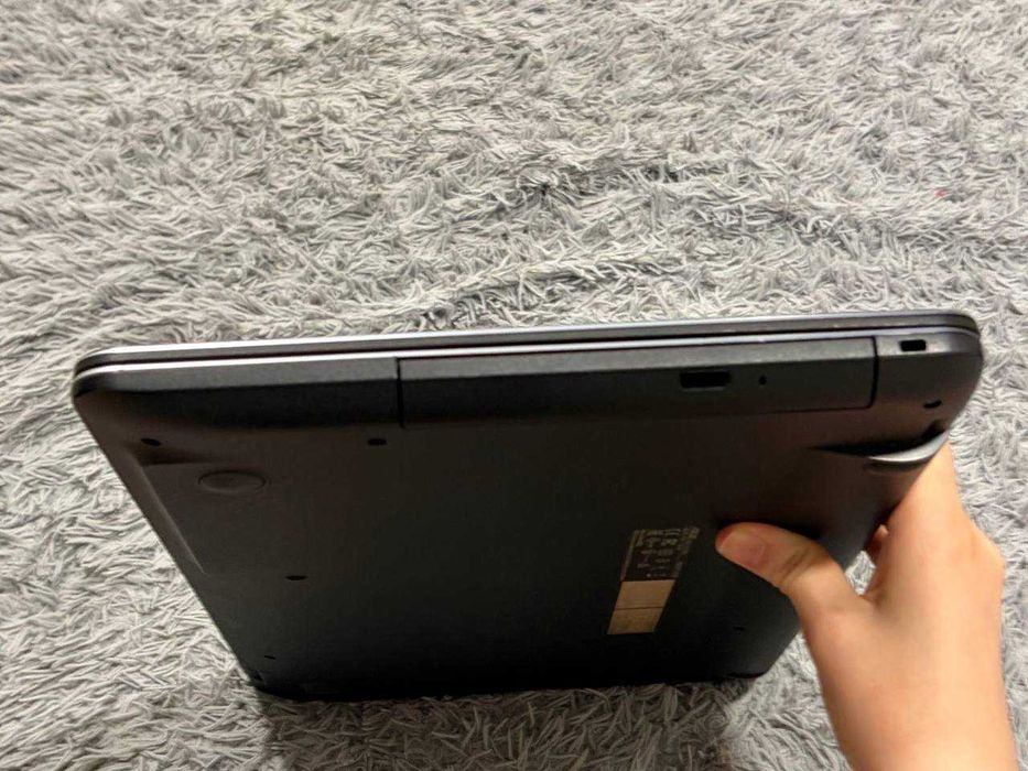 Ноутбук Asus для навчання та розваг SSD/нова батарея