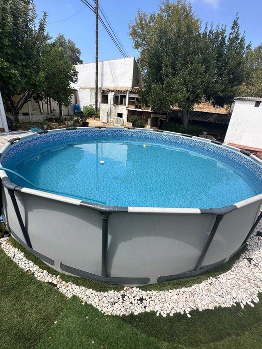 Esta a venda uma piscina!