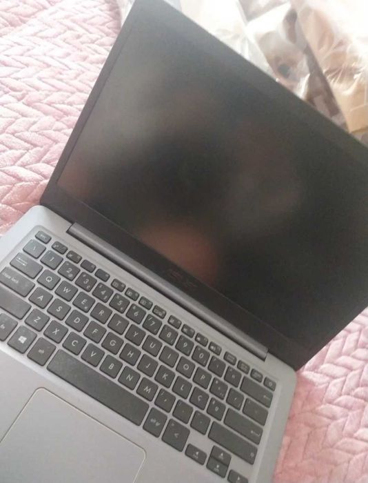 Portatil asus E406M