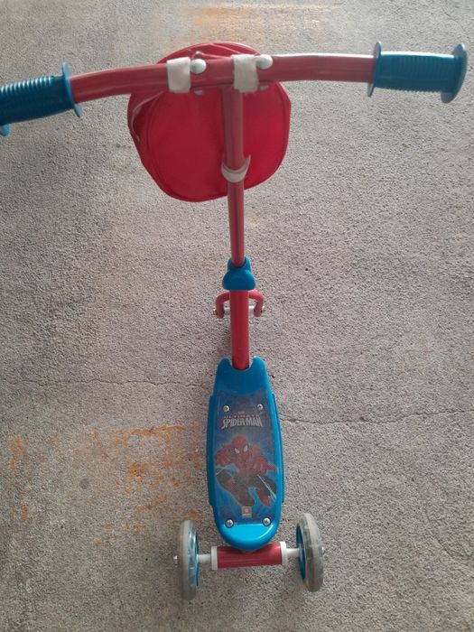 Trotinete  homem  aranha