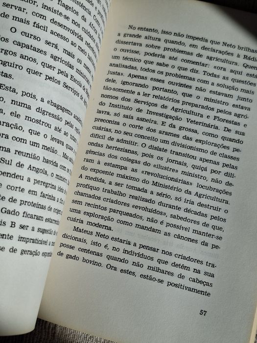Descolonização Angola Sob o Signo da Violência Maurício Soares 1975