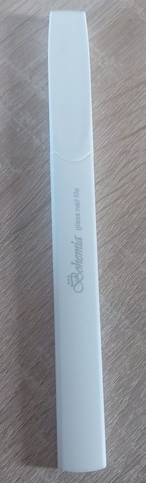 PILNIK SZKLANY w etui białym 14cm dwustronny szkło hartowane

BOHEMIA