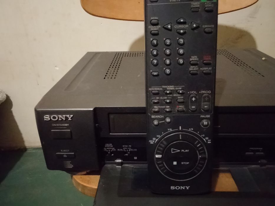 Відео магнітофон sony