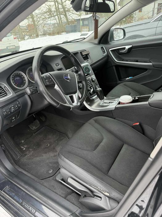 VOLVO V60 2.0 D3 Momentum