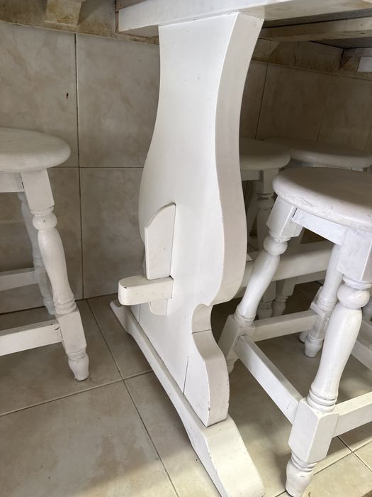 Mesa de pedra para refeicao