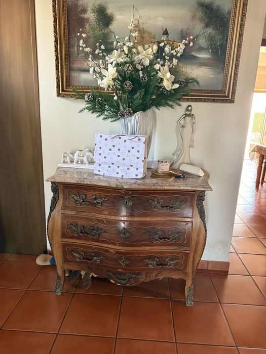 Movel com gavetas em nogueira