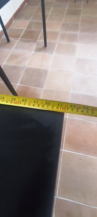 Mesa preta IKEA.