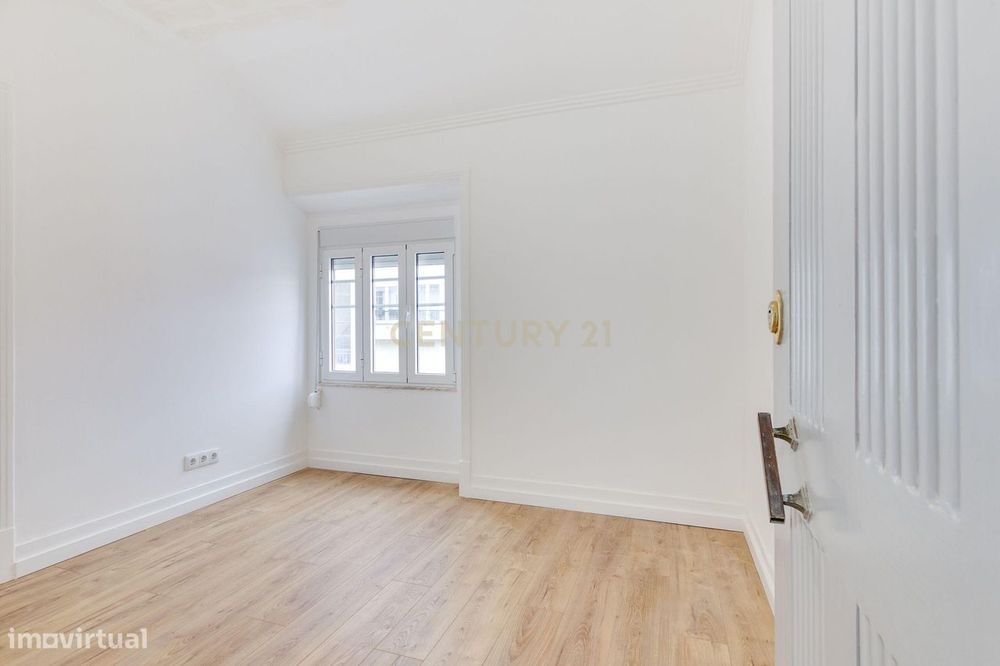 Apartamento T2, totalmente renovado.