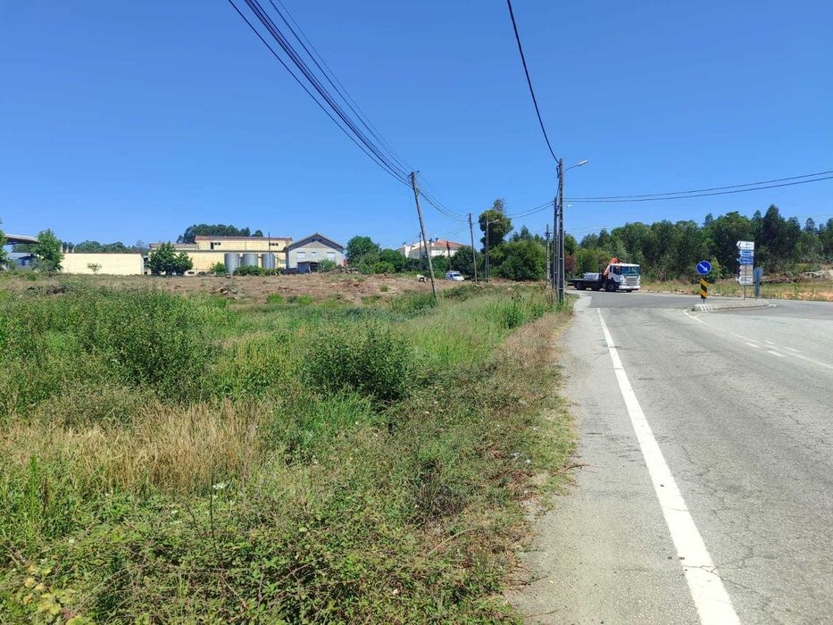 Arrenda-se terreno na Zona Industrial do Salgueiro junto à EN234