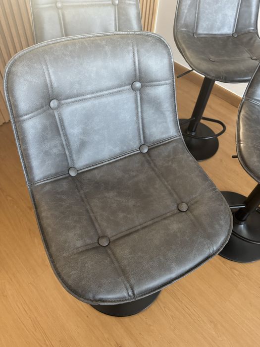 4 cadeiras/bancos ajustaveis.