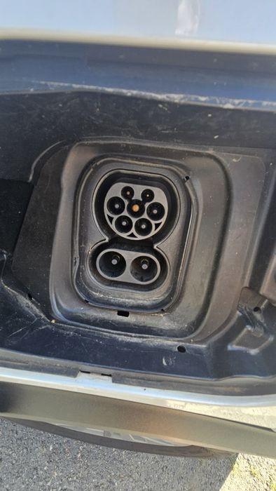 продам авто Peugeot  e-2008