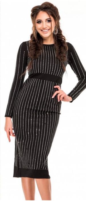 Сукня з камінцями