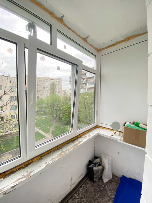 Продаж  БЕЗ% кімнати з балконом в комунальній  квартирі, Лісовий масив, просп. Лісовий 12-Б