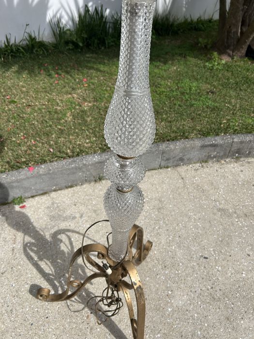 Candeeiro metal e cristal