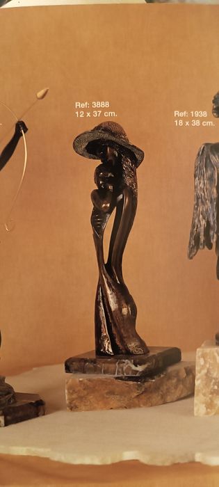 Estatueta mãe com bebé