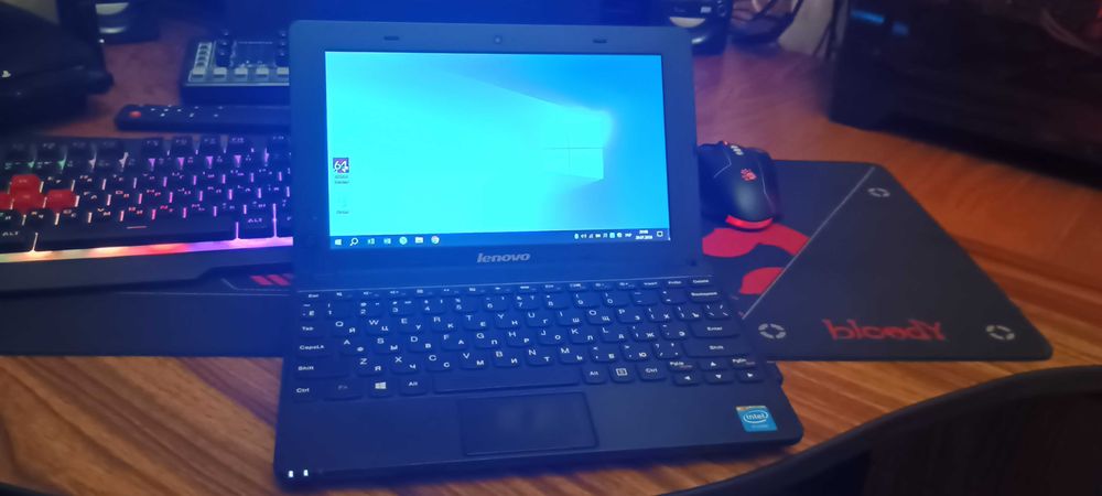 Нетбук Lenovo E10-30