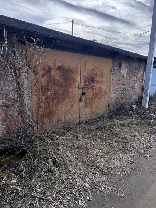 Гараж великий