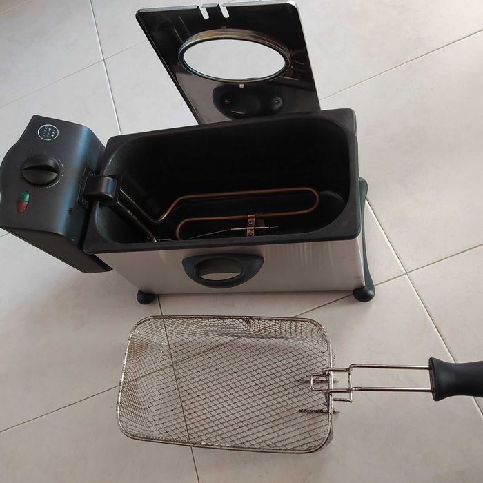 Fritadeira ElectricCo DF30AW pouco usada