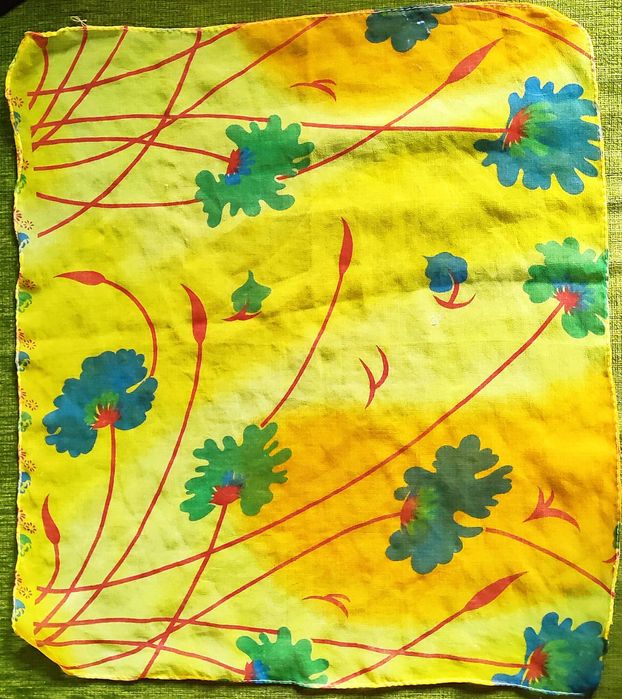 Żółtka apaszka w kwiaty 45x50 cm
