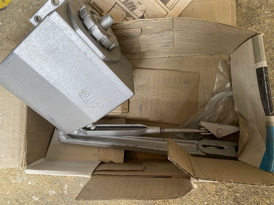 Samozamykacz Brano k202