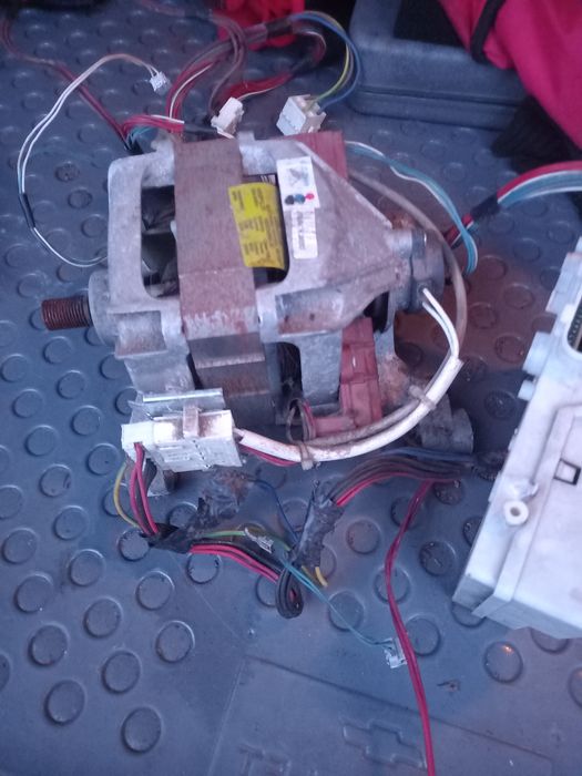 Продам двигун від пральної машинки indesit