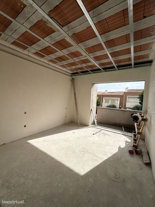 VENDE-SE Moradia T4,NOVA,entregue equipada, próximo ao Centro de Braga